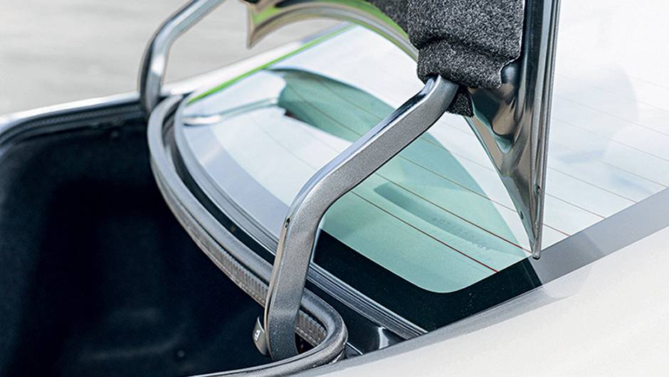 No LXS, al&ccedil;as sem revestimento do porta-malas | <a href="https://quatrorodas.abril.com.br/carros/testes/honda-civic-2014-735270.shtml" rel="migration">Leia mais</a>
