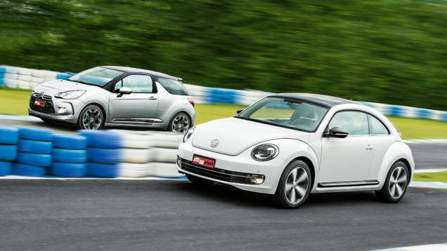 Dupla dinâmica: Fusca e Ds3 são espertos, bonitos e nem tão caros | <a href="https://quatrorodas.abril.com.br/carros/comparativos/citroen-ds3-x-volkswagen-fusca-735122.shtml" rel="migration">Leia mais</a> | <a href="https://quatrorodas.abril.com.br/galerias/volkswagen/ds3-ed-" rel="migration"></a>