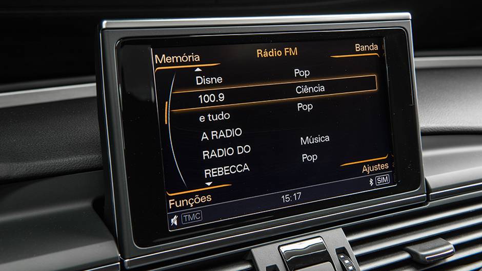Painel de instrumentos exibe tudo o que o motorista precisa de informa&ccedil;&otilde;es | <a href="https://quatrorodas.abril.com.br/carros/testes/audi-s7-sportback-739614.shtml" rel="migration">Leia mais</a>