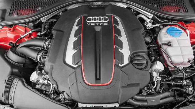 Motor V8 pode funcionar com apenas 4 cilindros | <a href="https://quatrorodas.abril.com.br/carros/testes/audi-s7-sportback-739614.shtml" rel="migration">Leia mais</a>