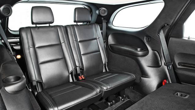 Terceira fileira oferece bom espaço e, se rebatida... | <a href="https://quatrorodas.abril.com.br/carros/lancamentos/dodge-durango-citadel-736456.shtml" rel="migration">Leia mais</a> Terceira fileira oferece bom espaço e, se rebatida... | <a href="https://quatrorodas.abril.com.br/carros/lancamentos/dodge-durango-citadel-736456.shtml" rel="migration">Leia mais</a>