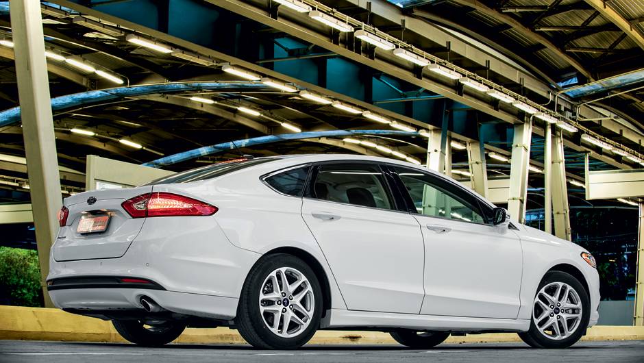 Escapamento simples e roda aro 17 identificam a vers&atilde;o 2.5 | <a href="https://quatrorodas.abril.com.br/carros/testes/ford-fusion-2-5-flex-736957.shtml" rel="migration">Leia mais</a>