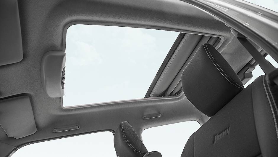 Teto solar &eacute; o destaque da vers&atilde;o 4Sun, por 59 990 reais | <a href="https://quatrorodas.abril.com.br/carros/testes/suzuki-jimny-737775.shtml" rel="migration">Leia mais</a>