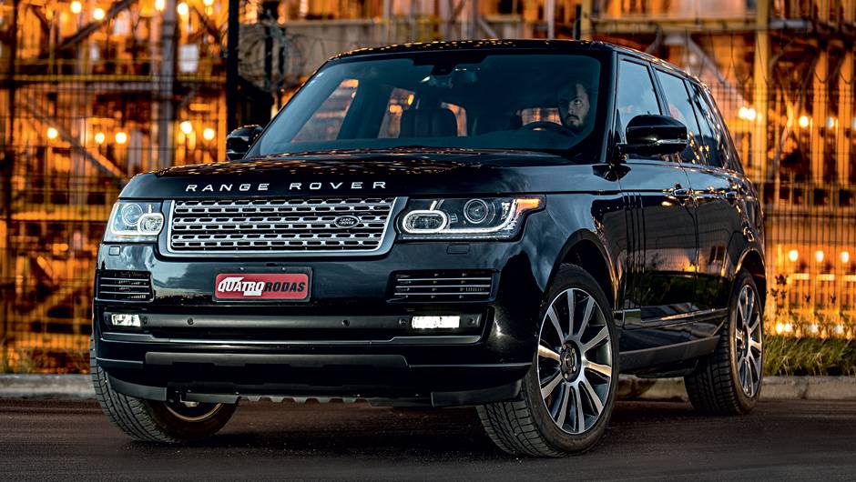 Filetes de led s&atilde;o novidade na dianteira | <a href="https://quatrorodas.abril.com.br/carros/testes/land-rover-range-rover-vogue-738240.shtml" rel="migration">Leia mais</a>