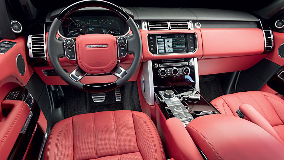 Couro vermelho &eacute; uma das op&ccedil;&otilde;es de acabamento | <a href="https://quatrorodas.abril.com.br/carros/testes/land-rover-range-rover-vogue-738240.shtml" rel="migration">Leia mais</a>