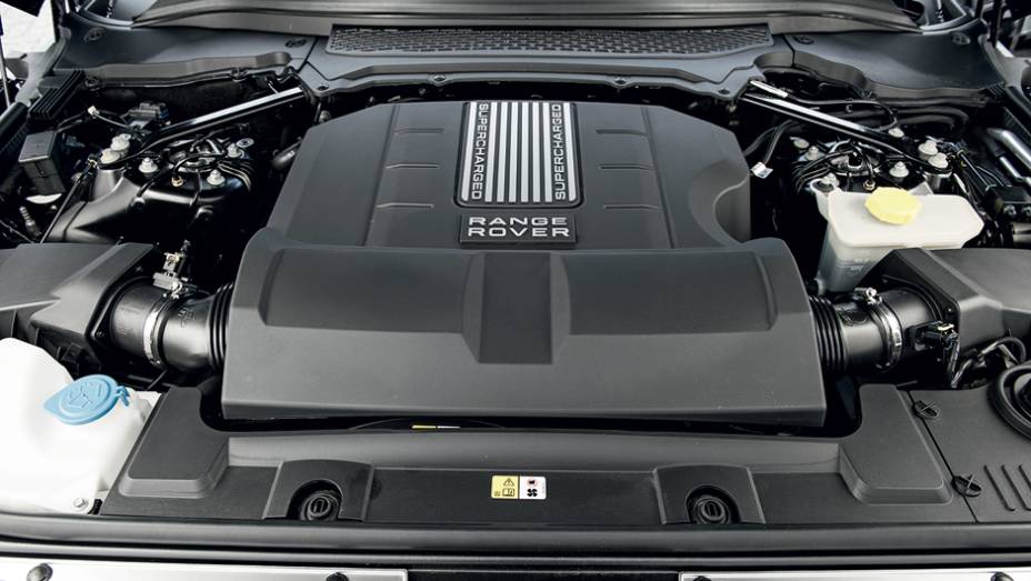 Motor tem 510 cv | <a href="https://quatrorodas.abril.com.br/carros/testes/land-rover-range-rover-vogue-738240.shtml" rel="migration">Leia mais</a>