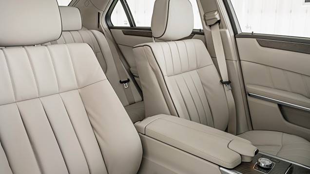 Sem grandes mudanças no interior, o espaço é o mesmo da versão anterior | <a href="https://quatrorodas.abril.com.br/carros/impressoes/mercedes-benz-400-738463.shtml" rel="migration">Leia mais</a> Sem grandes mudanças no interior, o espaço é o mesmo da versão anterior | <a href="https://quatrorodas.abril.com.br/carros/impressoes/mercedes-benz-400-738463.shtml" rel="migration">Leia mais</a>
