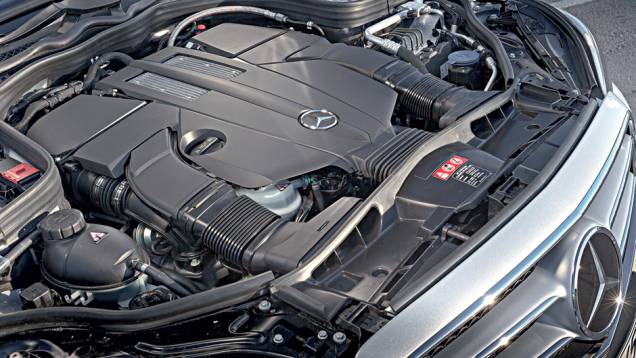 O motor do estreante E 400 é um 3.0 biturbo com injeção direta de 333 cv | <a href="https://quatrorodas.abril.com.br/carros/impressoes/mercedes-benz-400-738463.shtml" rel="migration">Leia mais</a>