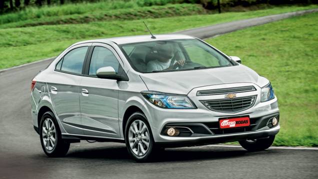 Firme e suave, suspensão tem boa calibração | <a href="https://quatrorodas.abril.com.br/carros/testes/chevrolet-prisma-ltz-1-4-737233.shtml" rel="migration">Leia mais</a>