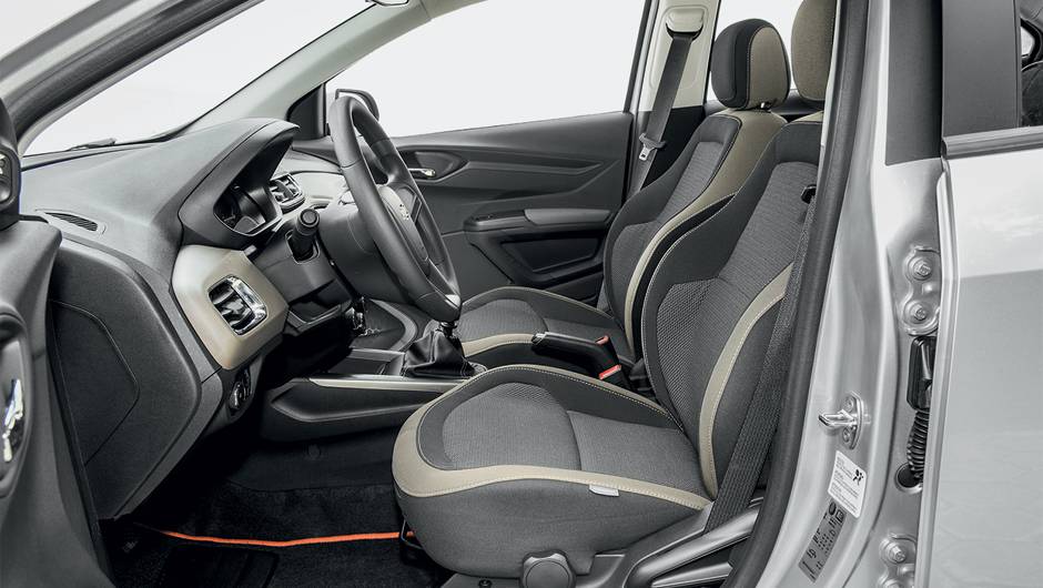 Posi&ccedil;&atilde;o de dirigir e espaço na dianteira... | <a href="https://quatrorodas.abril.com.br/carros/testes/chevrolet-prisma-ltz-1-4-737233.shtml" rel="migration">Leia mais</a>