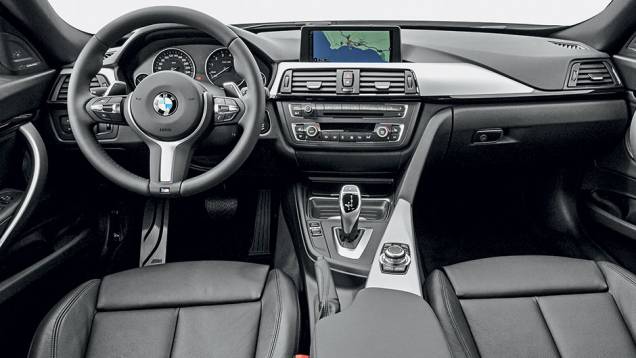 O interior é basicamente o mesmo da família da Série 3 | <a href="https://quatrorodas.abril.com.br/carros/impressoes/bmw-335i-gt-740953.shtml" rel="migration">Leia mais</a> O interior é basicamente o mesmo da família da Série 3 | <a href="https://quatrorodas.abril.com.br/carros/impressoes/bmw-335i-gt-740953.shtml" rel="migration">Leia mais</a>