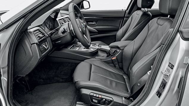 Com exceção da posição de dirigir, já que o motorista fica 6 cm mais alto que no sedã | <a href="https://quatrorodas.abril.com.br/carros/impressoes/bmw-335i-gt-740953.shtml" rel="migration">Leia mais</a> Com exceção da posição de dirigir, já que o motorista fica 6 cm mais alto que no sedã | <a href="https://quatrorodas.abril.com.br/carros/impressoes/bmw-335i-gt-740953.shtml" rel="migration">Leia mais</a>