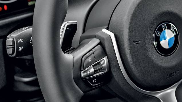 Trocas de marcha no volante | <a href="https://quatrorodas.abril.com.br/carros/impressoes/bmw-335i-gt-740953.shtml" rel="migration">Leia mais</a> Trocas de marcha no volante | <a href="https://quatrorodas.abril.com.br/carros/impressoes/bmw-335i-gt-740953.shtml" rel="migration">Leia mais</a>