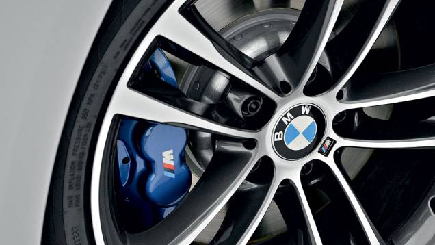 Freio com a marca da divisão Motorsport | <a href="https://quatrorodas.abril.com.br/carros/impressoes/bmw-335i-gt-740953.shtml" rel="migration">Leia mais</a>