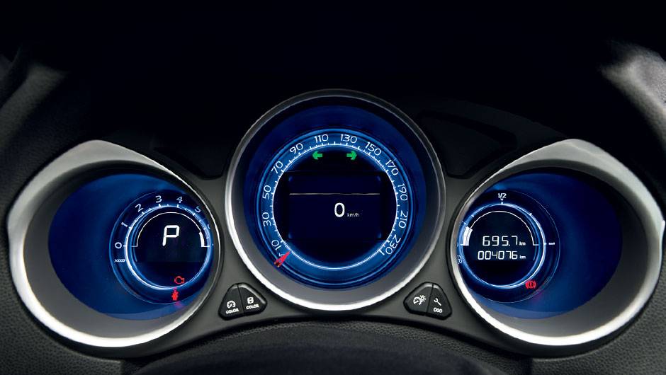 Tamb&eacute;m &eacute; poss&iacute;vel configurar o som emitido quando as setas s&atilde;o acionadas | <a href="https://quatrorodas.abril.com.br/carros/testes/citroen-ds4-740640.shtml" rel="migration">Leia mais</a>