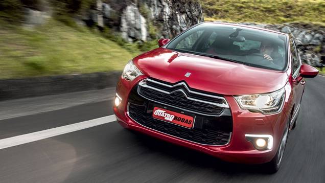 Luzes diurnas de leds no spoiler: nova ordem | <a href="https://quatrorodas.abril.com.br/carros/testes/citroen-ds4-740640.shtml" rel="migration">Leia mais</a> Luzes diurnas de leds no spoiler: nova ordem | <a href="https://quatrorodas.abril.com.br/carros/testes/citroen-ds4-740640.shtml" rel="migration">Leia mais</a>