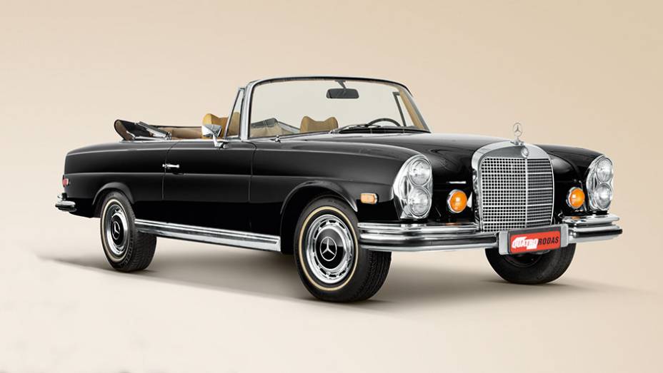 A dianteira seguia os faróis duplos típicos da família W111 | <a href="http://quatrorodas.abril.com.br/carros/classicos-grandescarros/mercedes-benz-w111-740911.shtml" rel="migration">Leia mais</a>