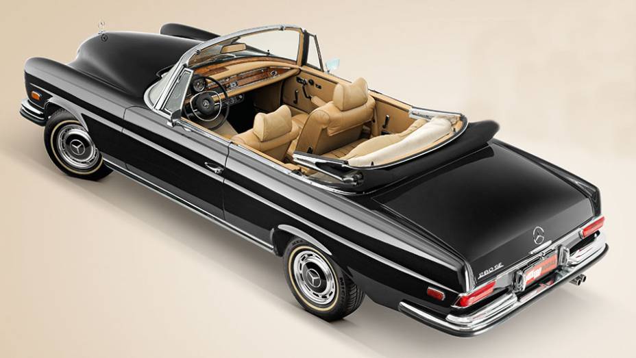 A traseira ganhou desenho próprio para se diferenciar da versão sedã | <a href="http://quatrorodas.abril.com.br/carros/classicos-grandescarros/mercedes-benz-w111-740911.shtml" rel="migration">Leia mais</a>