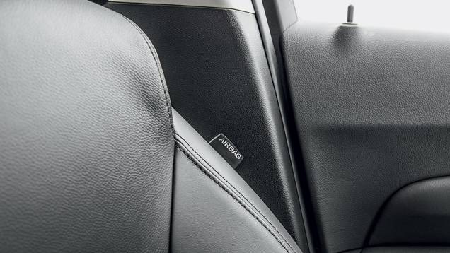 Airbags laterais são outro destaque da lista de itens de segurança | <a href="https://quatrorodas.abril.com.br/carros/comparativos/peugeot-308-x-hyundai-i30-x-chevrolet-cruze-740626.shtml" rel="migration">Leia mais</a>