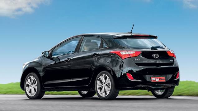 i30 herdou o motor 1.6 de 128/122 cv do pequeno HB20 | <a href="https://quatrorodas.abril.com.br/carros/comparativos/peugeot-308-x-hyundai-i30-x-chevrolet-cruze-740626.shtml" rel="migration">Leia mais</a> i30 herdou o motor 1.6 de 128/122 cv do pequeno HB20 | <a href="https://quatrorodas.abril.com.br/carros/comparativos/peugeot-308-x-hyundai-i30-x-chevrolet-cruze-740626.shtml" rel="migration">Leia mais</a>