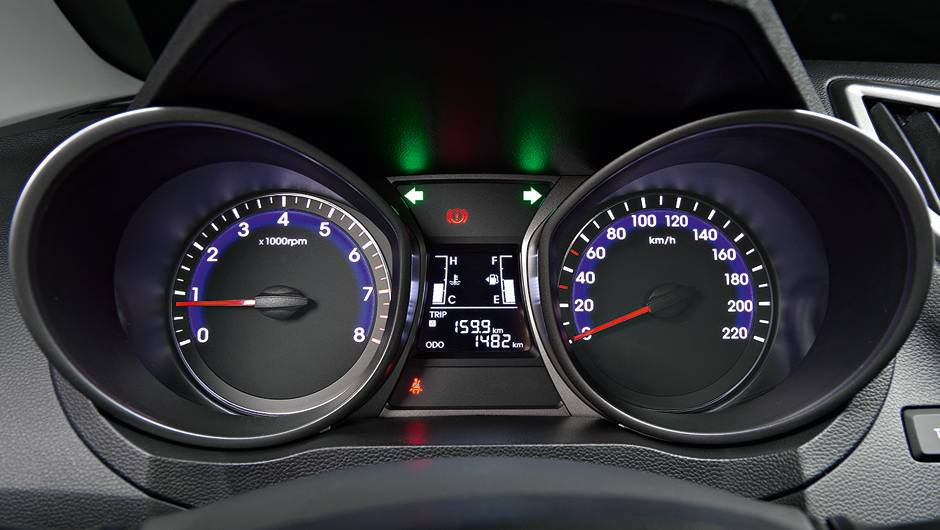 Computador de bordo no painel: equipamento de s&eacute;rie desde a vers&atilde;o mais simples | <a href="https://quatrorodas.abril.com.br/carros/testes/hyundai-hb20s-740012.shtml" rel="migration">Leia mais</a>