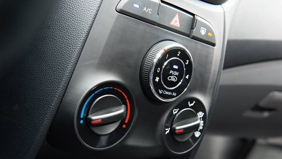 Ar-condicionado: outro item de s&eacute;rie | <a href="https://quatrorodas.abril.com.br/carros/testes/hyundai-hb20s-740012.shtml" rel="migration">Leia mais</a>