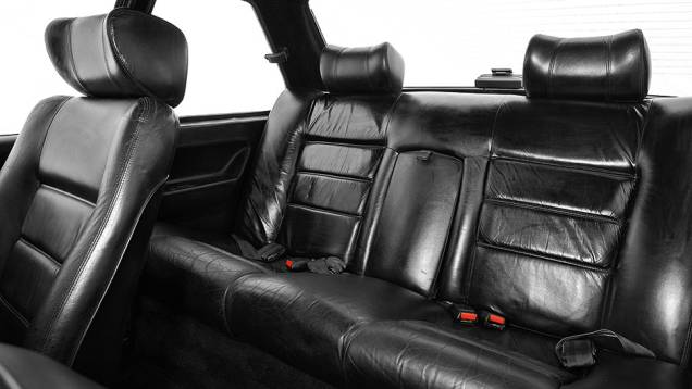 Cintos para três, mas conforto só para dois passageiros | <a href="https://quatrorodas.abril.com.br/carros/classicos-brasileiros/chevrolet-monza-classic-se-500-ef-740883.shtml" rel="migration">Leia mais</a> Cintos para três, mas conforto só para dois passageiros | <a href="https://quatrorodas.abril.com.br/carros/classicos-brasileiros/chevrolet-monza-classic-se-500-ef-740883.shtml" rel="migration">Leia mais</a>