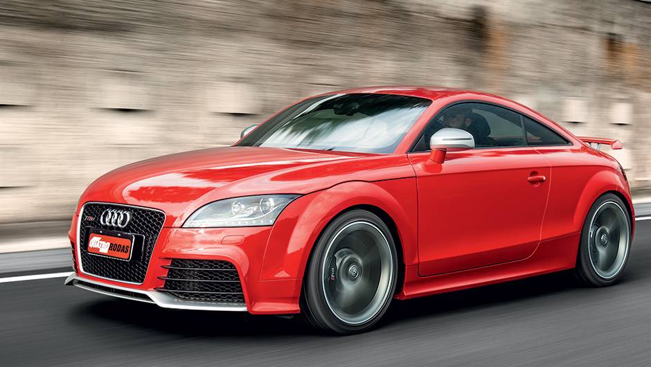 TT RS: linhas e desempenho de esportivo | <a href="https://quatrorodas.abril.com.br/carros/impressoes/audi-tt-rs-743371.shtml" rel="migration">Leia mais</a>