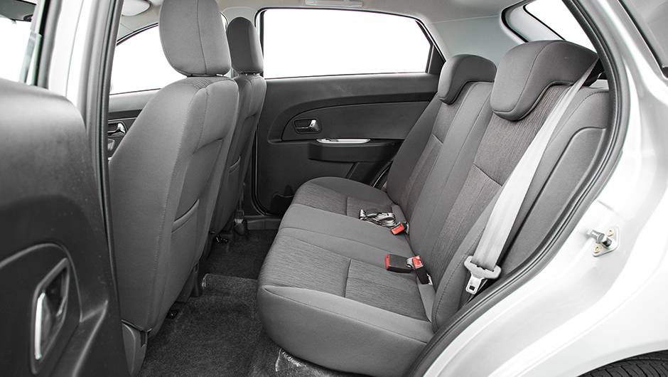 ... e com pouco suporte lateral | <a href="https://quatrorodas.abril.com.br/carros/comparativos/jac-j3-1-5-s-x-chery-celer-1-5-744920.shtml" rel="migration">Leia mais</a>