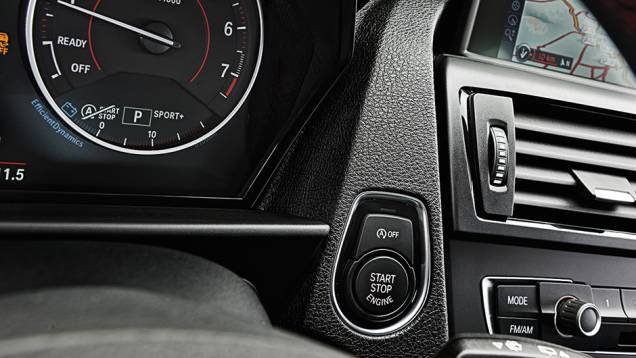 Partida por botão, só nas versões superiores | <a href="https://quatrorodas.abril.com.br/carros/comparativos/mercedes-benz-200-x-bmw-118i-744296.shtml" rel="migration">Leia mais</a> Partida por botão, só nas versões superiores | <a href="https://quatrorodas.abril.com.br/carros/comparativos/mercedes-benz-200-x-bmw-118i-744296.shtml" rel="migration">Leia mais</a>