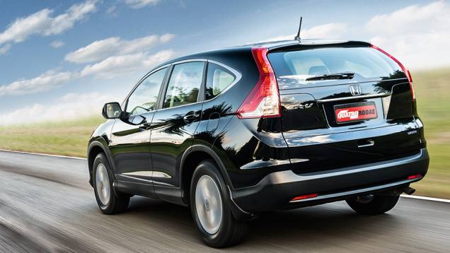 Honda trocou de plataforma, mas manteve linhas do antecessor | <a href="https://quatrorodas.abril.com.br/carros/comparativos/honda-cr-v-x-hyundai-ix35-744731.shtml" rel="migration">Leia mais</a>