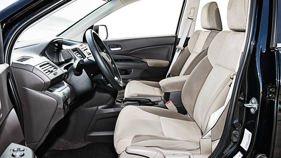 Interior claro contribui para a sensa&ccedil;&atilde;o de amplitude da cabine | <a href="https://quatrorodas.abril.com.br/carros/comparativos/honda-cr-v-x-hyundai-ix35-744731.shtml" rel="migration">Leia mais</a>