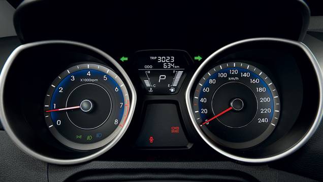 Computador de bordo não registra o consumo | <a href="https://quatrorodas.abril.com.br/carros/lancamentos/hyundai-elantra-2-0-flex-742637.shtml" rel="migration">Leia mais</a> Computador de bordo não registra o consumo | <a href="https://quatrorodas.abril.com.br/carros/lancamentos/hyundai-elantra-2-0-flex-742637.shtml" rel="migration">Leia mais</a>