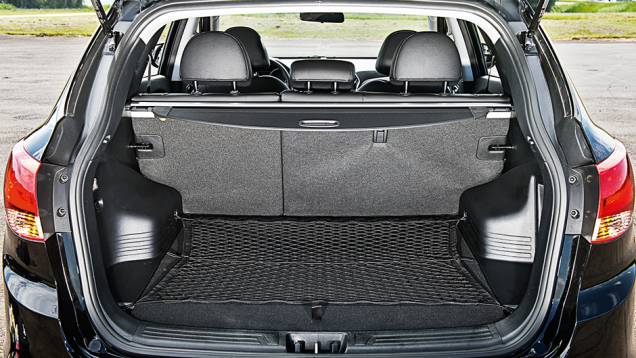 ...bem como o volume do porta-malas | <a href="https://quatrorodas.abril.com.br/carros/comparativos/honda-cr-v-x-hyundai-ix35-744731.shtml" rel="migration">Leia mais</a> ...bem como o volume do porta-malas | <a href="https://quatrorodas.abril.com.br/carros/comparativos/honda-cr-v-x-hyundai-ix35-744731.shtml" rel="migration">Leia mais</a>