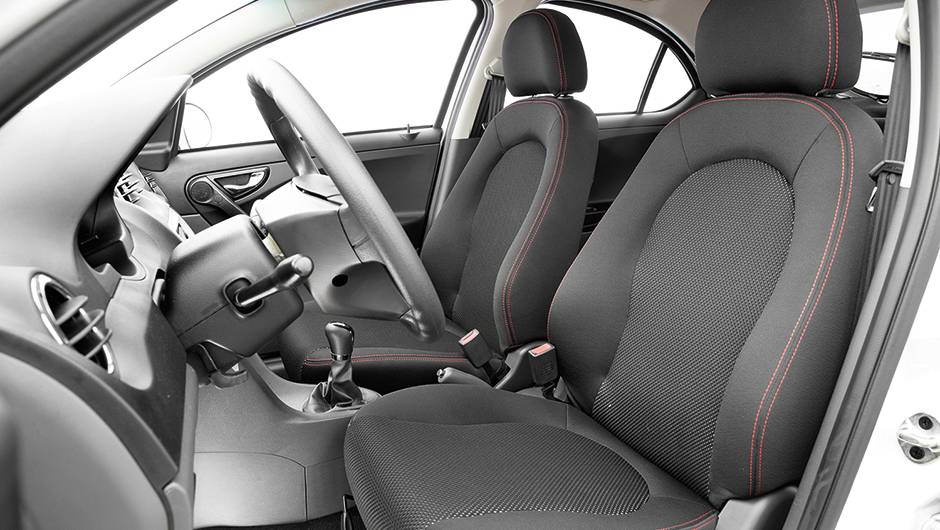 Bancos s&atilde;o macios | <a href="https://quatrorodas.abril.com.br/carros/comparativos/jac-j3-1-5-s-x-chery-celer-1-5-744920.shtml" rel="migration">Leia mais</a>