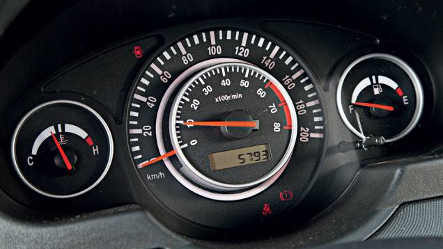 Formato do painel lembra o do Fox antigo | <a href="https://quatrorodas.abril.com.br/carros/comparativos/jac-j3-1-5-s-x-chery-celer-1-5-744920.shtml" rel="migration">Leia mais</a> Formato do painel lembra o do Fox antigo | <a href="https://quatrorodas.abril.com.br/carros/comparativos/jac-j3-1-5-s-x-chery-celer-1-5-744920.shtml" rel="migration">Leia mais</a>