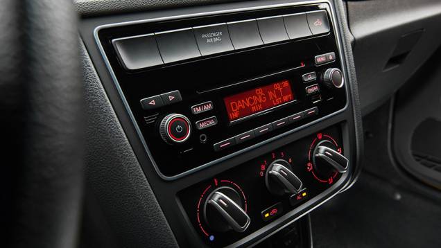 O rádio agora mostra gráfico do sensor de ré | <a href="https://quatrorodas.abril.com.br/carros/lancamentos/vw-saveiro-cross-2014-743387.shtml" rel="migration">Leia mais</a> O rádio agora mostra gráfico do sensor de ré | <a href="https://quatrorodas.abril.com.br/carros/lancamentos/vw-saveiro-cross-2014-743387.shtml" rel="migration">Leia mais</a>