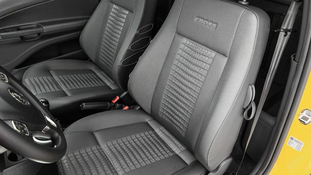 Tecido dos bancos ganhou novo acabamento 3D | <a href="https://quatrorodas.abril.com.br/carros/lancamentos/vw-saveiro-cross-2014-743387.shtml" rel="migration">Leia mais</a> Tecido dos bancos ganhou novo acabamento 3D | <a href="https://quatrorodas.abril.com.br/carros/lancamentos/vw-saveiro-cross-2014-743387.shtml" rel="migration">Leia mais</a>