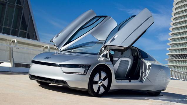 Acesso é facilitado pela porta que abre para cima e leva parte do teto, como no Ford GT | <a href="https://quatrorodas.abril.com.br/carros/impressoes/volkswagen-xl1-744382.shtml" rel="migration">Leia mais</a> Acesso é facilitado pela porta que abre para cima e leva parte do teto, como no Ford GT | <a href="https://quatrorodas.abril.com.br/carros/impressoes/volkswagen-xl1-744382.shtml" rel="migration">Leia mais</a>