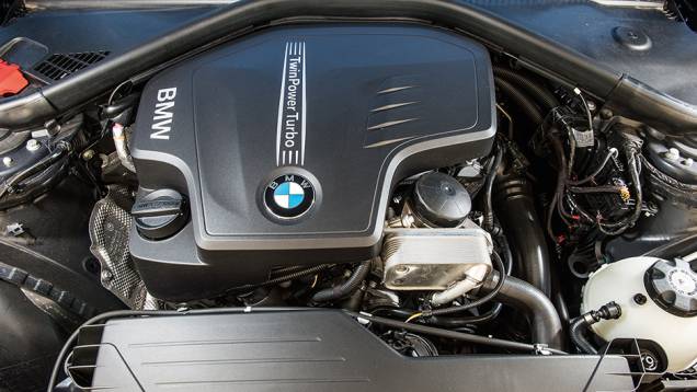 Motor 2.0 de quatro cilindros gera 218 cv de potência | <a href="https://quatrorodas.abril.com.br/carros/testes/bmw-125i-m-sport-748254.shtml" rel="migration">Leia mais</a>