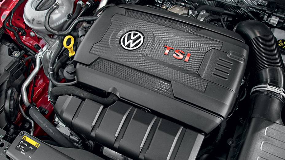 Performance Pack traz 2.0 TSI de 230 cv | <a href="https://quatrorodas.abril.com.br/carros/impressoes/volkswagen-golf-gti-746863.shtml" rel="migration">Leia mais</a>