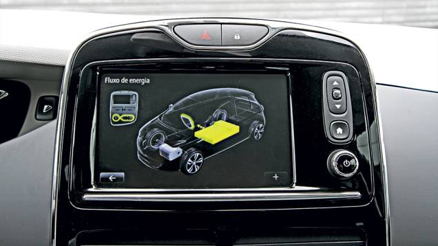 Tela monitora o fluxo de energia | <a href="https://quatrorodas.abril.com.br/carros/impressoes/renault-zoe-747928.shtml" rel="migration">Leia mais</a> Tela monitora o fluxo de energia | <a href="https://quatrorodas.abril.com.br/carros/impressoes/renault-zoe-747928.shtml" rel="migration">Leia mais</a>