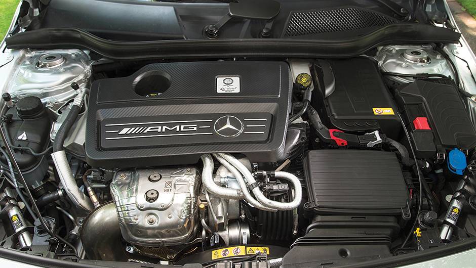 O motor &eacute; uma obra de arte: 360 cv num simples 2.0 turbo | <a href="https://quatrorodas.abril.com.br/carros/impressoes/mercedes-benz-45-amg-751203.shtml" rel="migration">Leia mais</a>