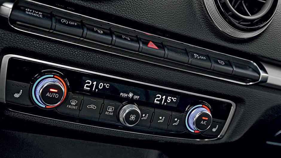 Ar-condicionado digital bizona com sa&iacute;das de ar atr&aacute;s | <a href="https://quatrorodas.abril.com.br/carros/impressoes/audi-a3-limousine-750333.shtml" rel="migration">Leia mais</a>