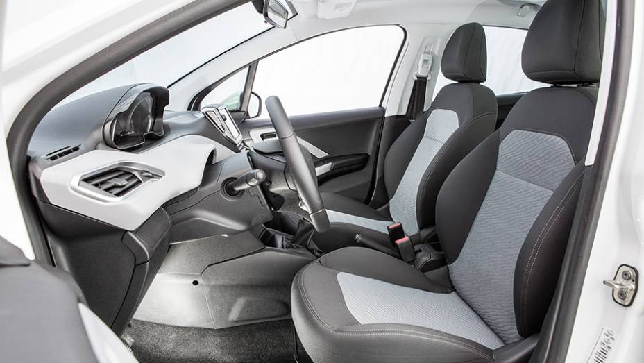 Ergonomia, um ponto fraco no 206, é louvável no sucessor | <a href="https://quatrorodas.abril.com.br/carros/comparativos/fiesta-x-208-x-c3-749647.shtml" rel="migration">Leia mais</a>