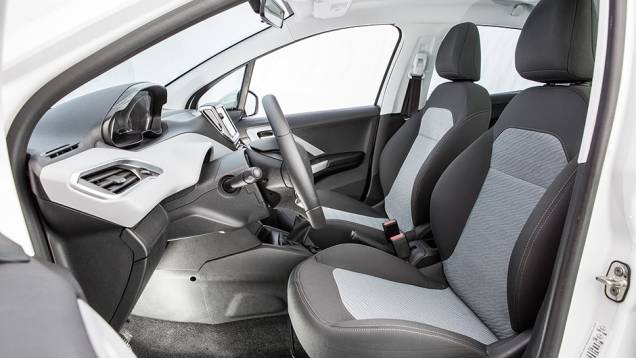 Ergonomia, um ponto fraco no 206, é louvável no sucessor | <a href="https://quatrorodas.abril.com.br/carros/comparativos/fiesta-x-208-x-c3-749647.shtml" rel="migration">Leia mais</a> Ergonomia, um ponto fraco no 206, é louvável no sucessor | <a href="https://quatrorodas.abril.com.br/carros/comparativos/fiesta-x-208-x-c3-749647.shtml" rel="migration">Leia mais</a>