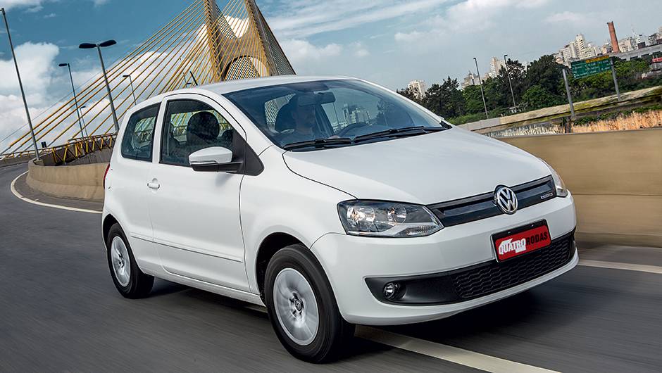 Grade dianteira fechada favorece a aerodin&acirc;mica da carroceria | <a href="https://quatrorodas.abril.com.br/carros/testes/volkswagen-fox-bluemotion-749109.shtml" rel="migration">Leia mais</a>