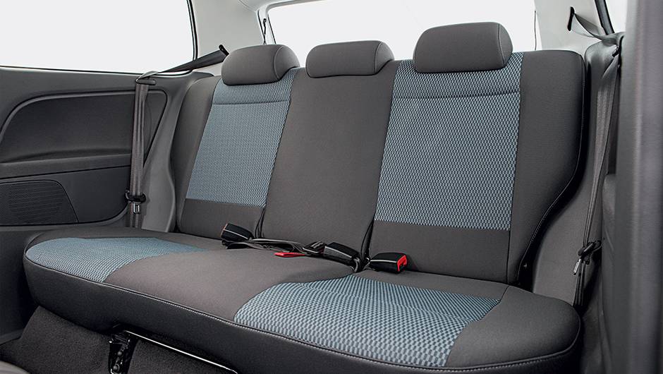 Revestimento de tecido azul &eacute; exclusivo da vers&atilde;o | <a href="https://quatrorodas.abril.com.br/carros/testes/volkswagen-fox-bluemotion-749109.shtml" rel="migration">Leia mais</a>