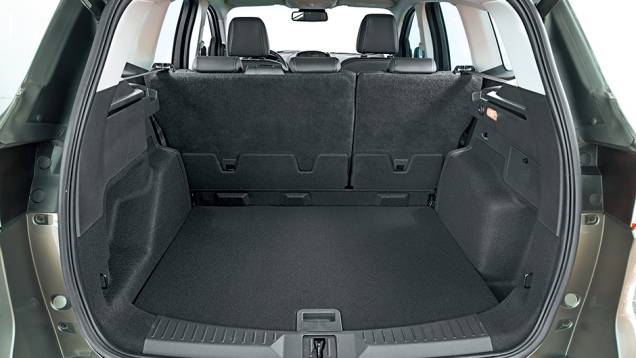 ... o que permite ampliar seu porta-malas de 456 para 1 653 litros | <a href="https://quatrorodas.abril.com.br/carros/impressoes/ford-kuga-751223.shtml" rel="migration">Leia mais</a> ... o que permite ampliar seu porta-malas de 456 para 1 653 litros | <a href="https://quatrorodas.abril.com.br/carros/impressoes/ford-kuga-751223.shtml" rel="migration">Leia mais</a>