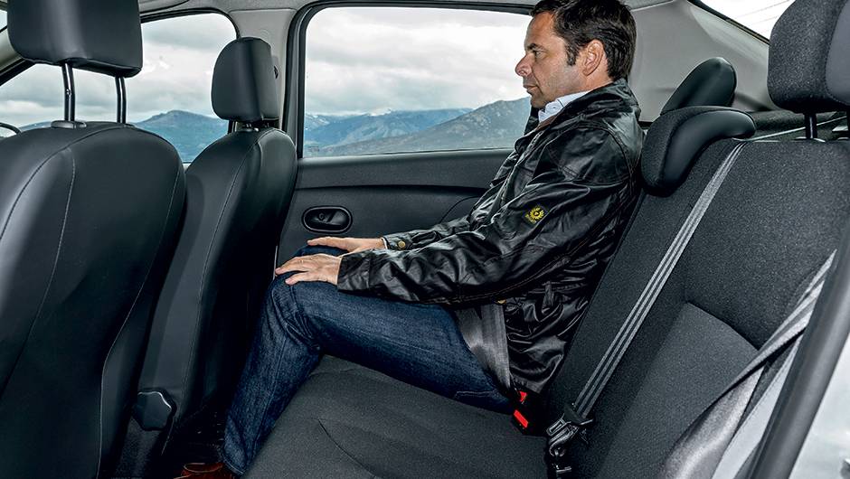 O espa&ccedil;o traseiro ainda &eacute; um dos grandes trunfos do Logan | <a href="https://quatrorodas.abril.com.br/carros/impressoes/dacia-logan-749339.shtml" rel="migration">Leia mais</a>